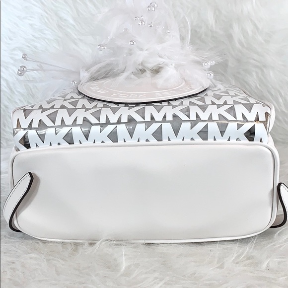 🎒New Michael Kors 🎒Abbey White Medium Backpack - Picture 7 of 7